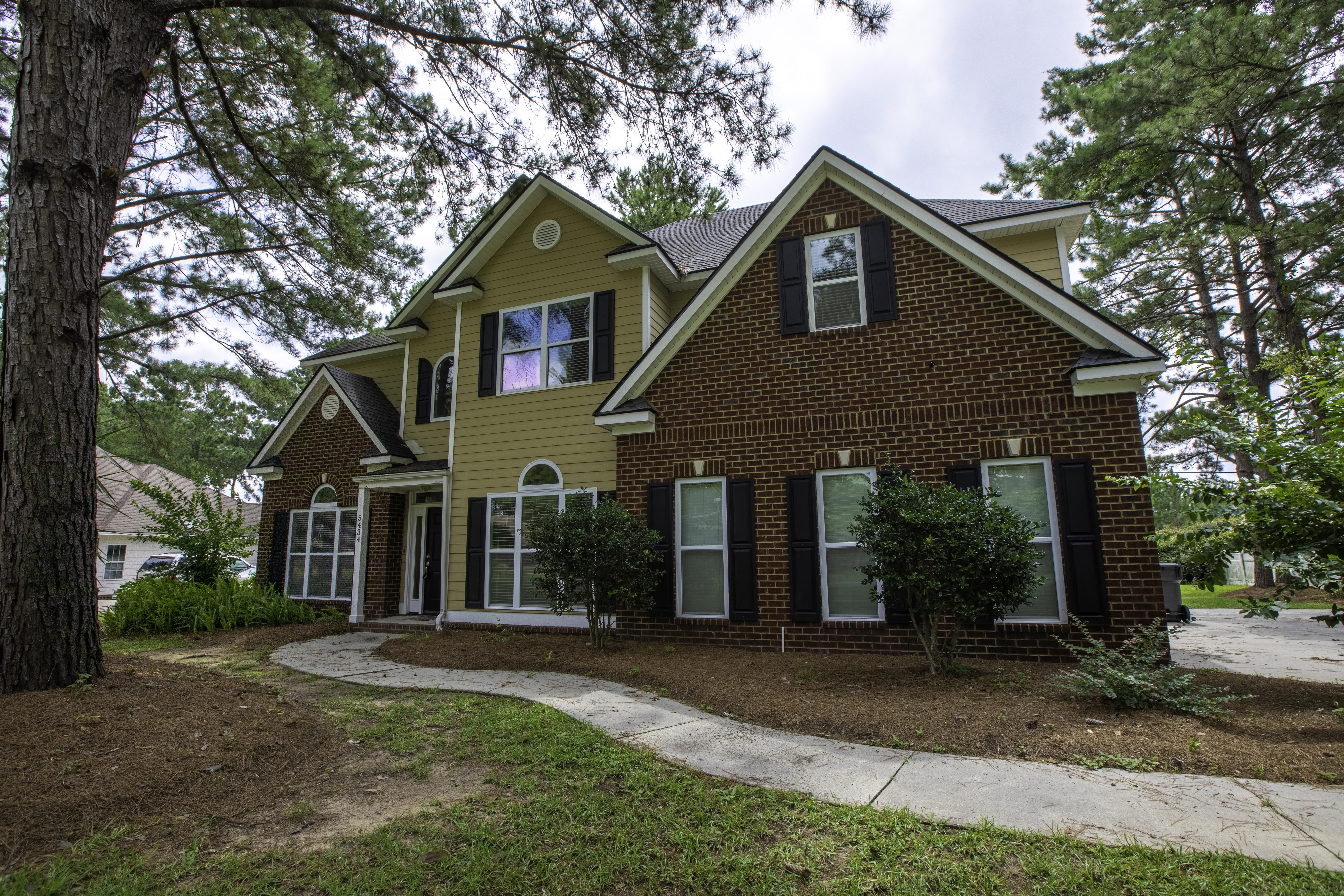 Exterior of 5434 Baobab Lane